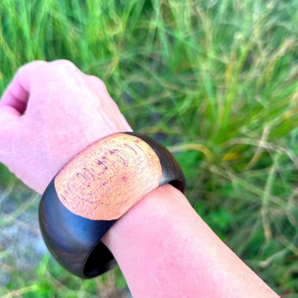 Boho wooden bangle with light wood accent